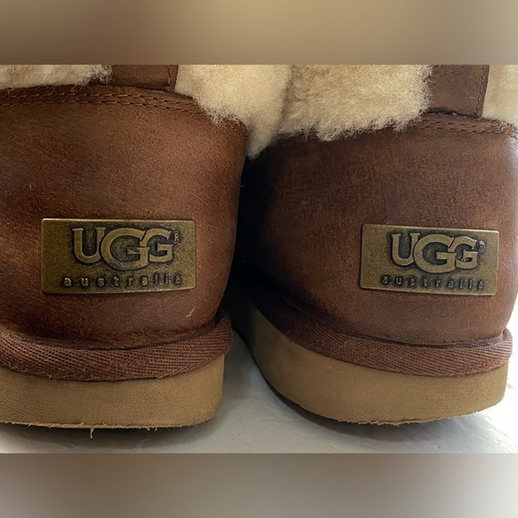 UGG Brown Ankle Boots with Cream Fur - Picture 12 of 12